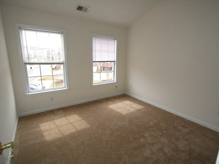 46164 Aisquith Ter — Photo 12