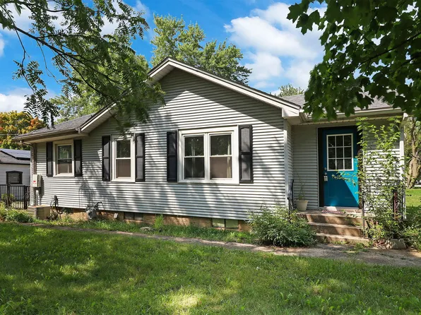 390 Charlotte Ave, Crystal Lake, IL 60014