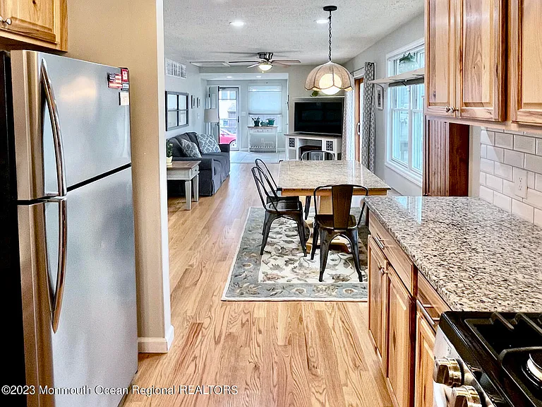 1032 2nd Ave — Photo 6