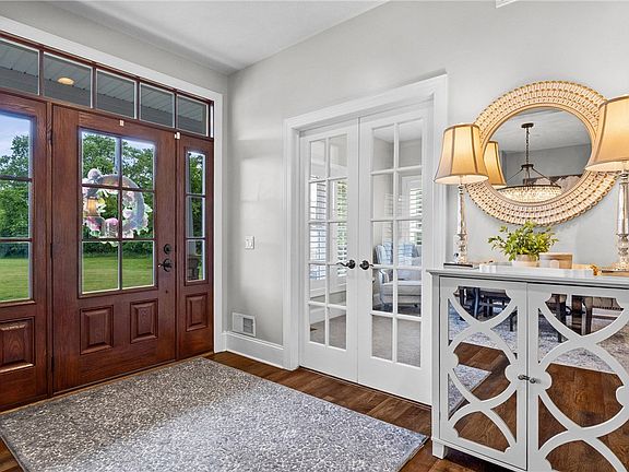 5th image of 2885 Ridgeway Ave
