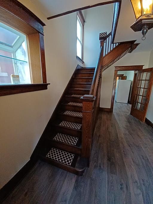2nd image of 72 Perry St