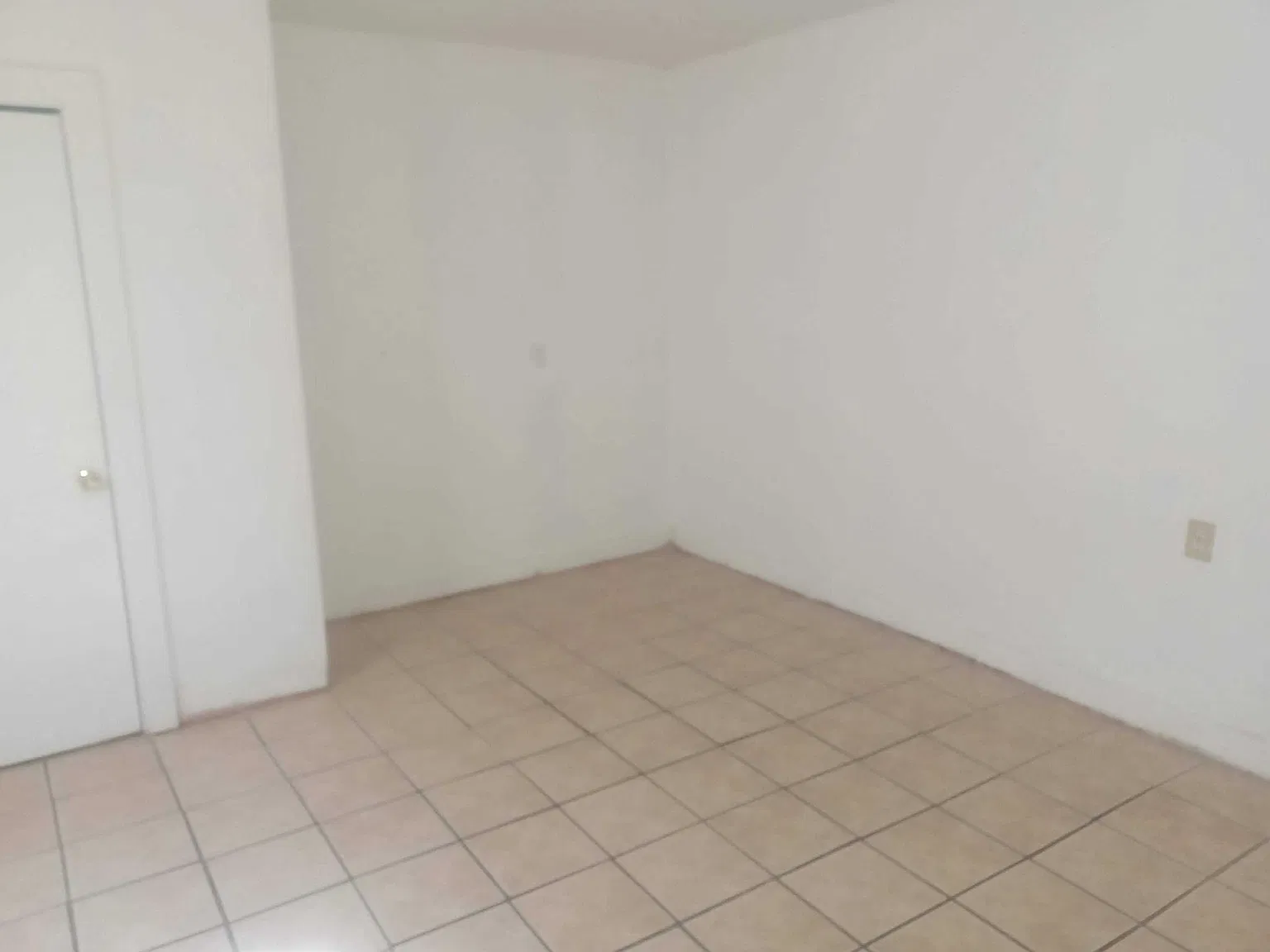 112 Douglas Way St — Photo 4