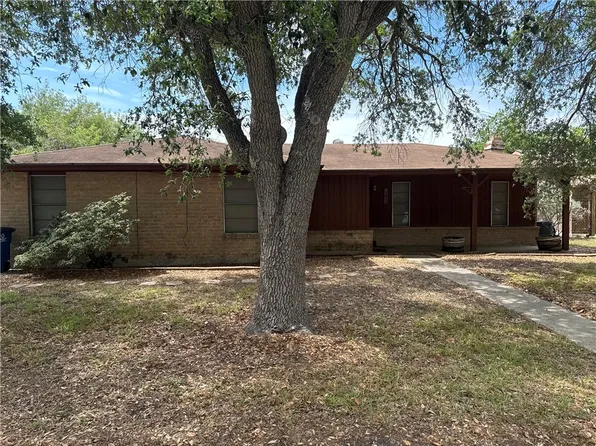 1913 Dolphin Dr, Portland, TX 78374