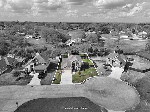 2nd image of 1702 Twin Oaks Cir