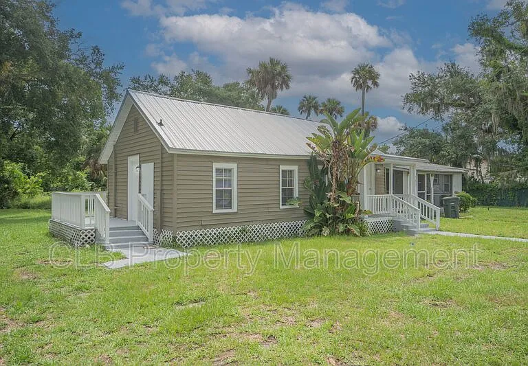 735 Marion St — Photo 10