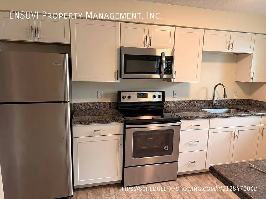 2 Bedroom / 2 Bath Home Available Now — Photo 2