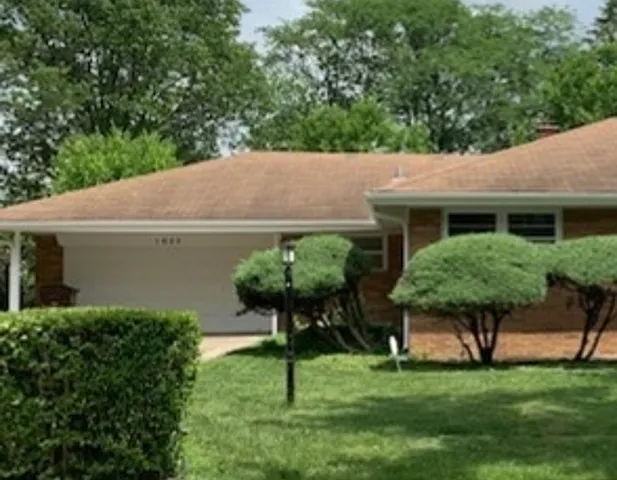 1025 Maple Rd photo 1