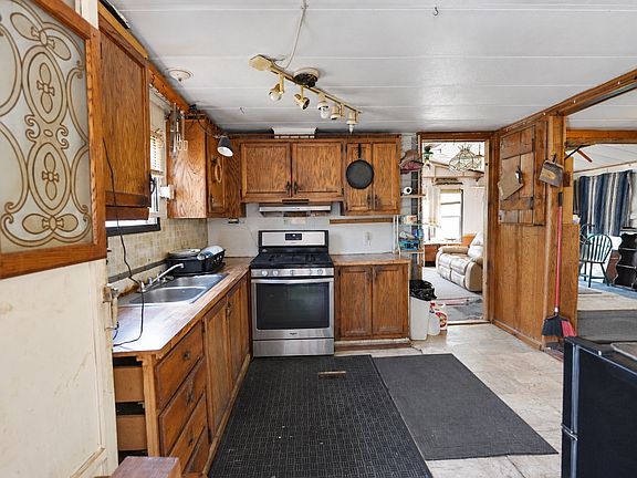 3rd image of 950 Page Brook Rd