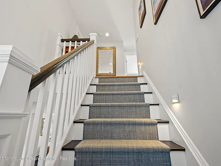 502 6th Ave — Photo 15