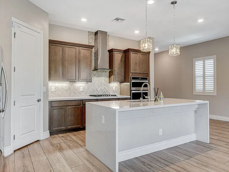 4124 Elegant Chateau St — Photo 15