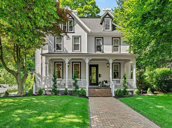 230 Thorn St, Sewickley, PA 15143