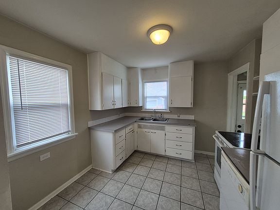 5th image of 2608 W Walton Ave