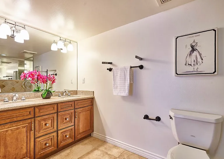 4822 Elmwood Ave #203 — Photo 25