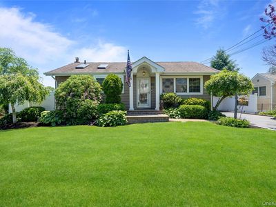 86 Claremont Avenue, West Babylon, NY, 11704