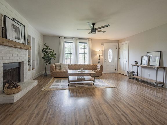 4th image of 2595 W Park Dr