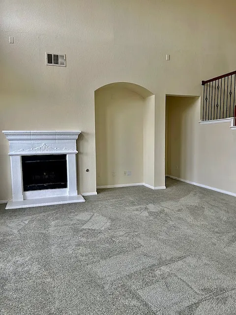 4 bed, 2.5 bath, 3083 sqft, $3,000 — Photo 3