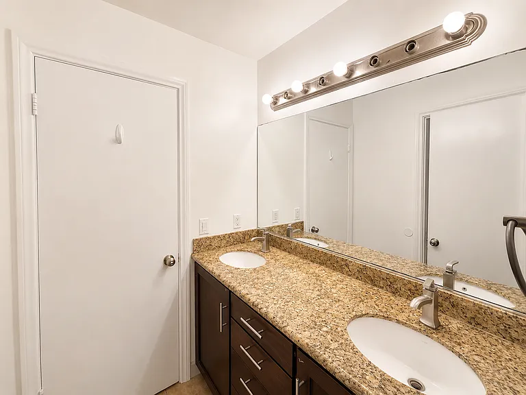 5223 E Falls View Dr — Photo 11