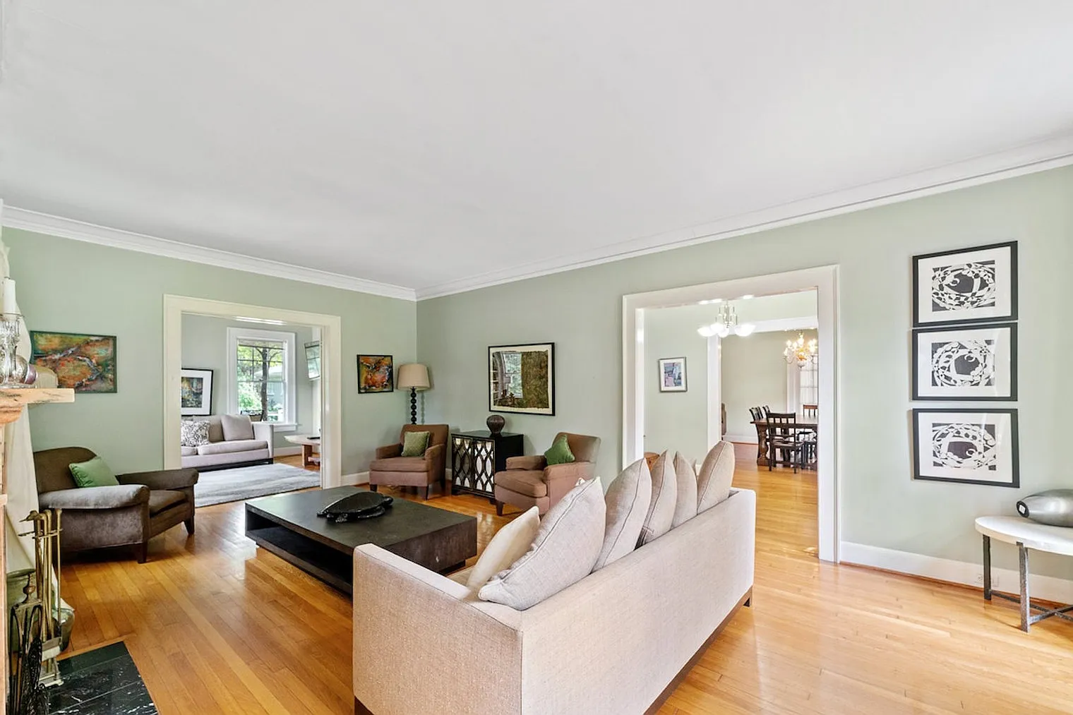 5 bed, 2.0 bath, 2734 sqft, $8,176 — Photo 2
