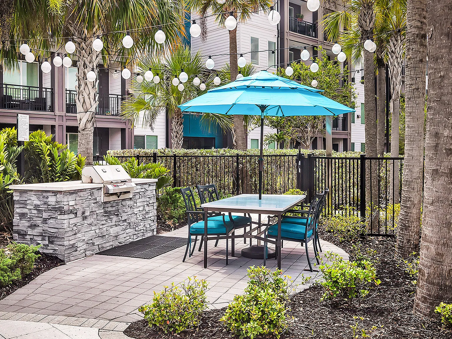 AVLI AT CROSSTOWN CENTER APARTMENTS — Photo 3