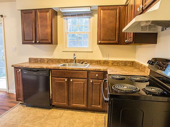 3rd image of 32 Canterbury Woods St