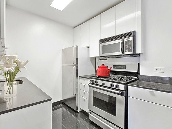 4th image of 721-725 5th Ave #47H