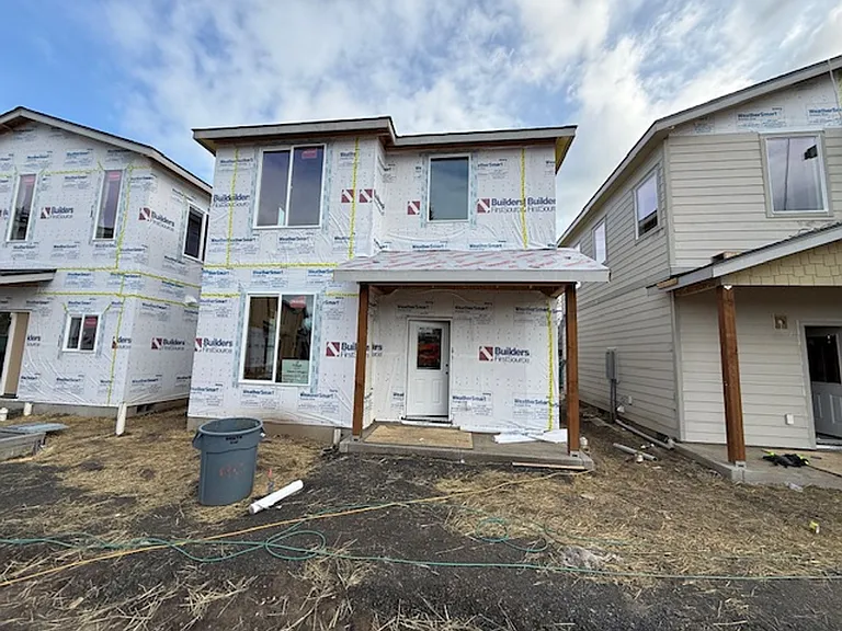 1105 NW Buchanan Ave — Photo 14