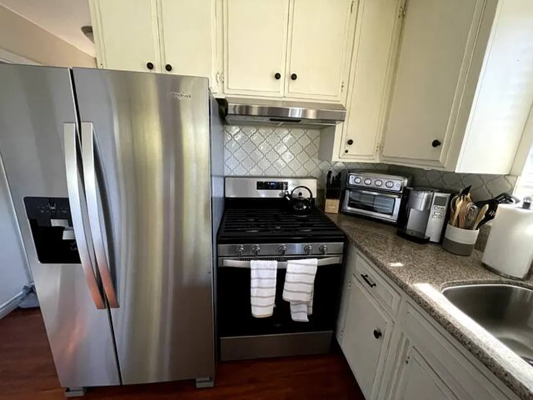 4 bed, 2.5 bath, 1878 sqft, $3,200 — Photo 4