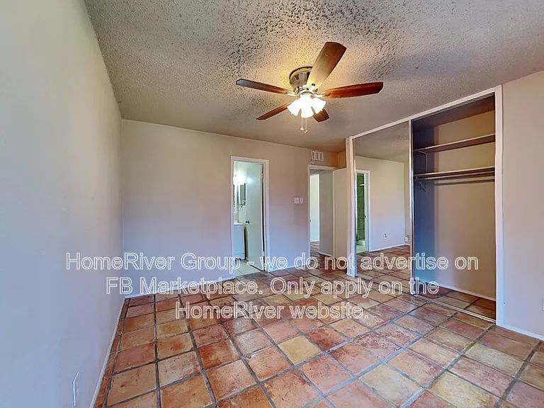 1402 Fair Oaks Blvd — Photo 8