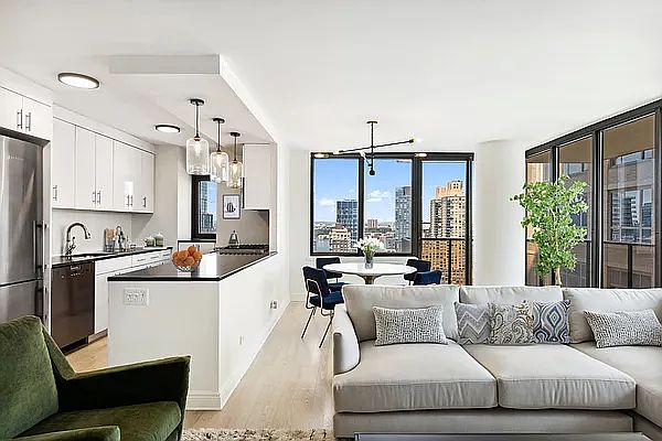 1st image of 161 W 61st St APT 25C