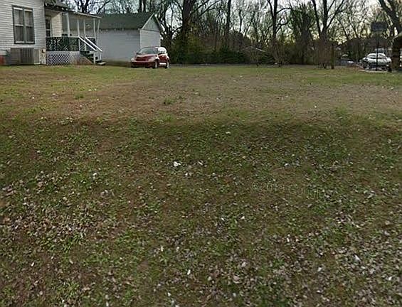 Side yard, extra lot