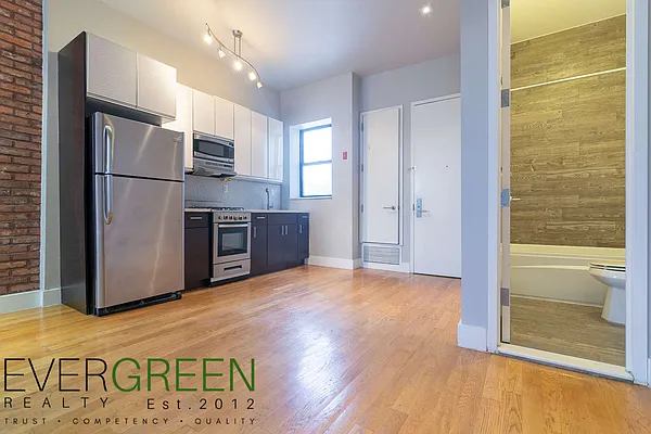 Rented by Evergreen Apartments BK | media 25