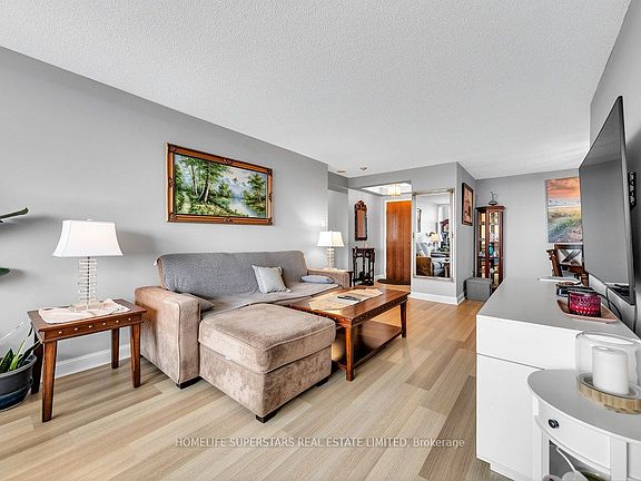 3rd image of 24 Hanover Rd #907