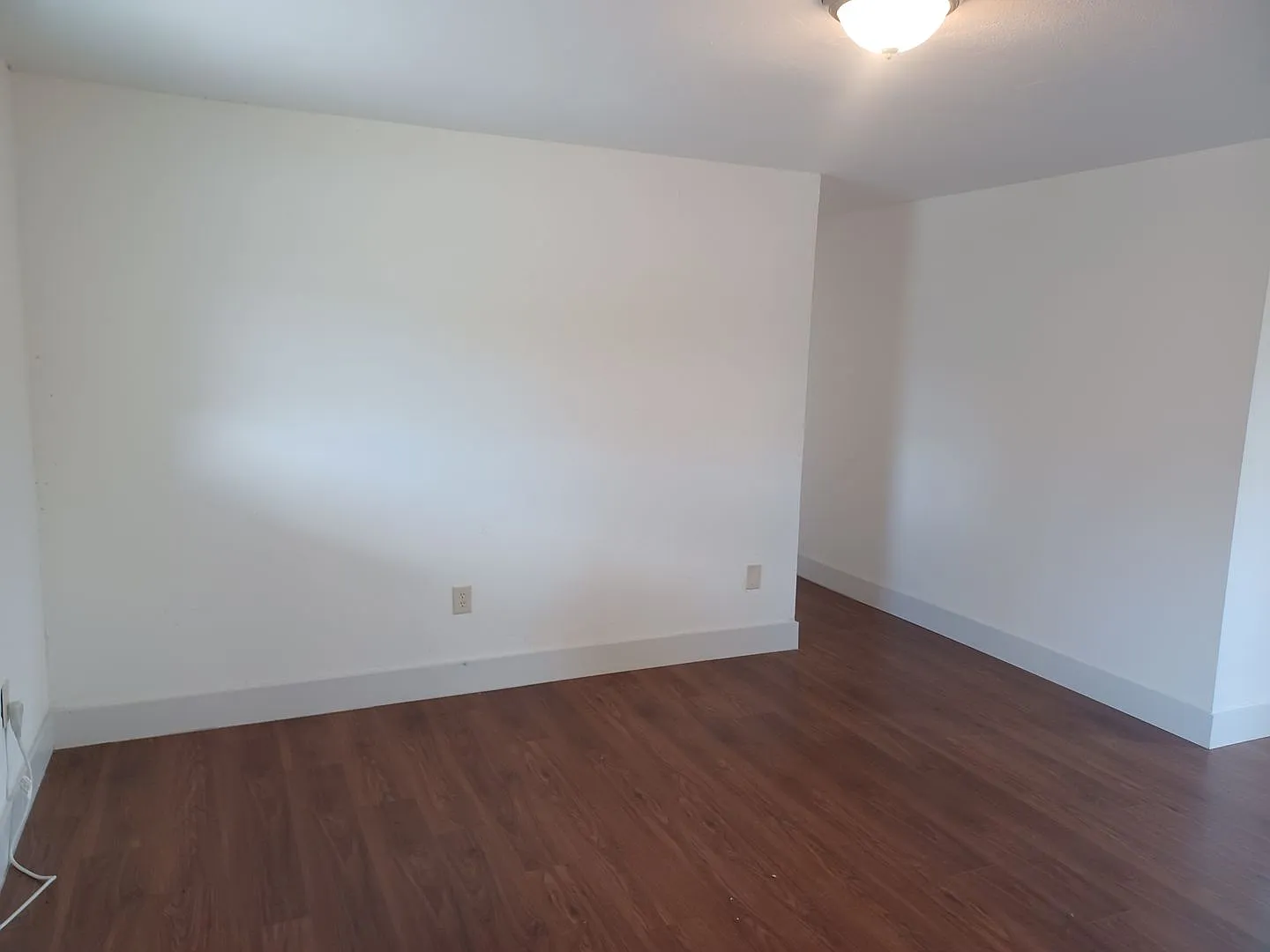 $500 Off First Months Rent, 3 Bedroom /1 Bathroom Large Fenced Yard — Photo 3