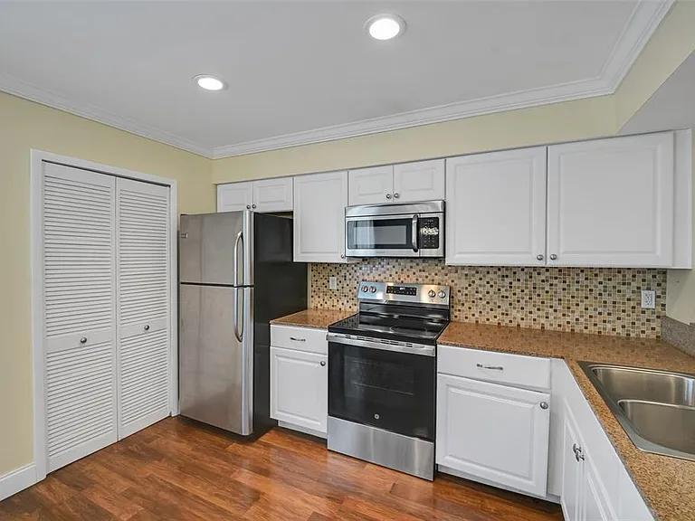 601 Casa Park Ct #K — Photo 8