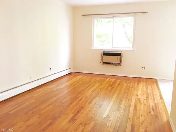 3233 37th St, Astoria, NY 11103