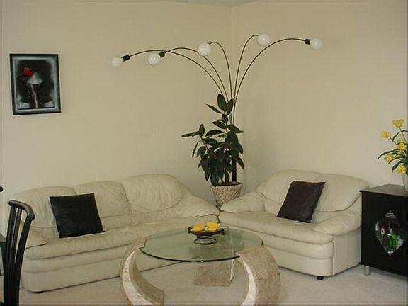 2nd image of 1008 Wildwood Ln