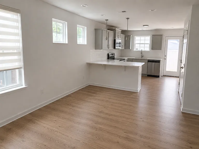 3915 Straw Hat Rd — Photo 2