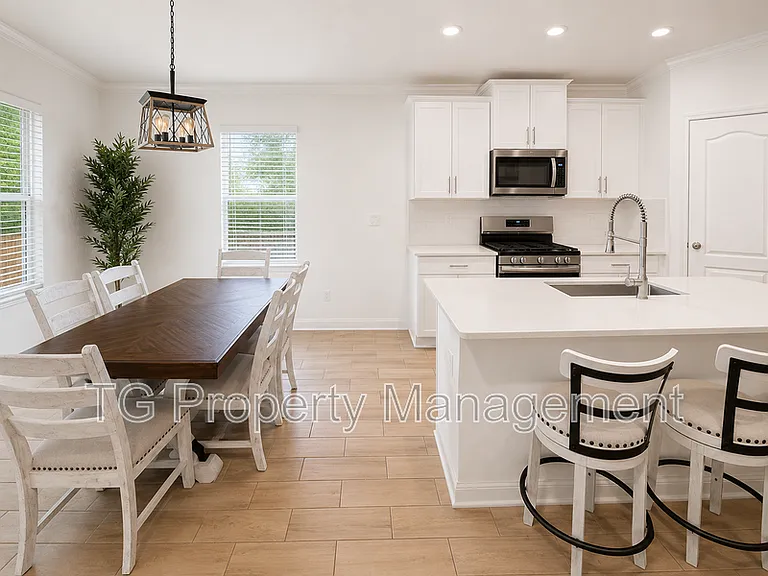 248 Zancara St — Photo 16
