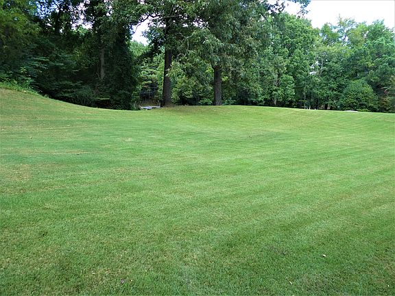 3rd image of 319 Winter Oak Ln