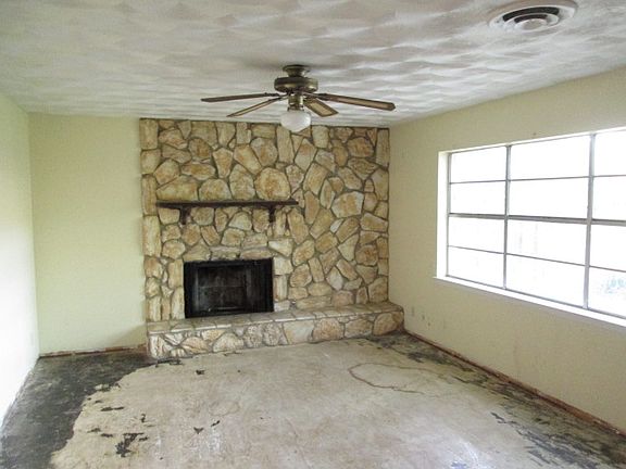 3rd image of 14512 Hague Dr