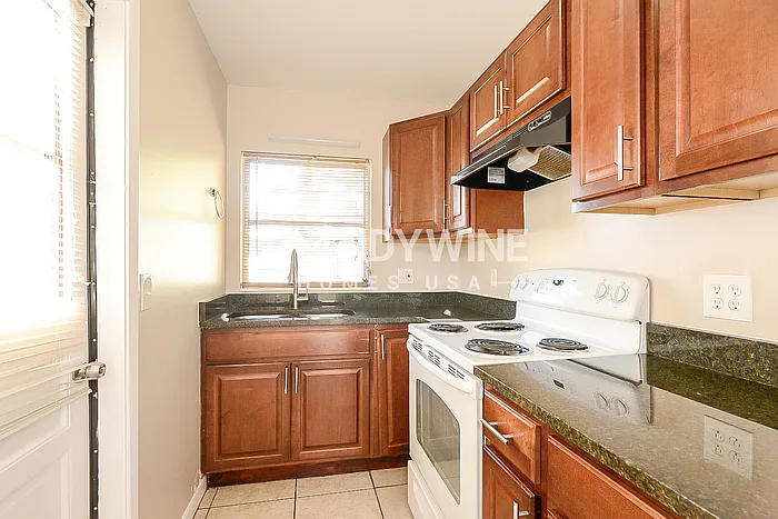 4301 W Bay Ave — Photo 6