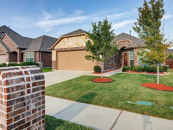 4th image of 2419 Askew Dr