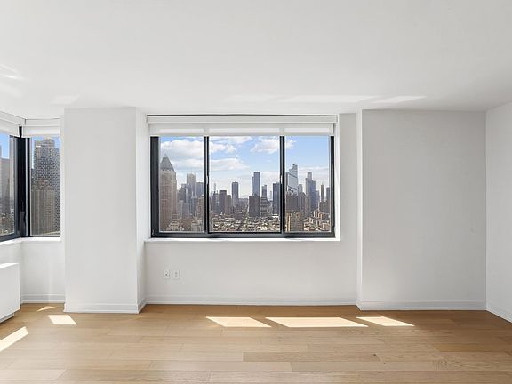 5th image of 1 Columbus Pl APT S40b