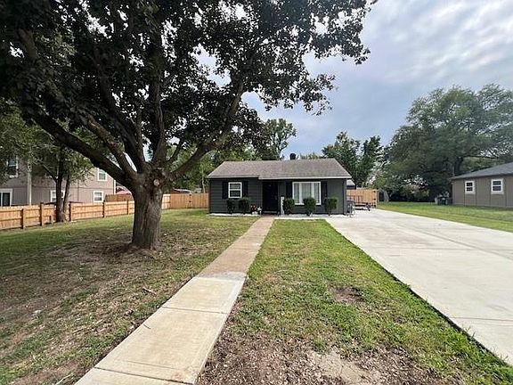 2nd image of 3615 Victoria Dr