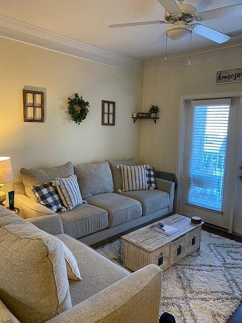 1st image of 4000 Creekview Cir