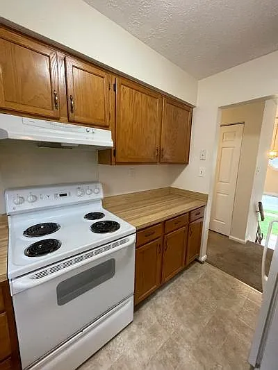 4 bed, 820 sqft, $2,495 — Photo 4