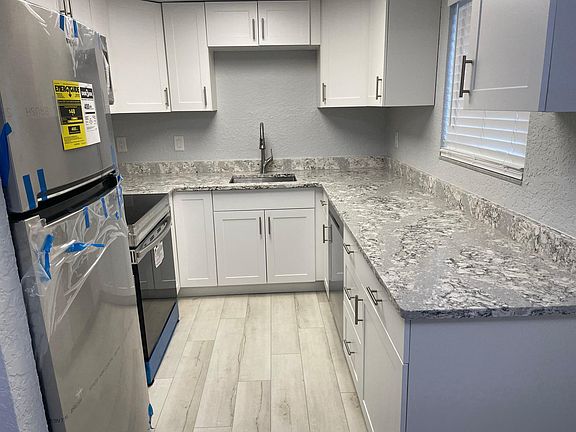 3rd image of 3300 Fox Chase Cir N APT 198