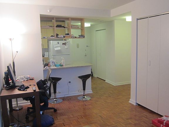 4th image of 510 W 52nd St APT 21C
