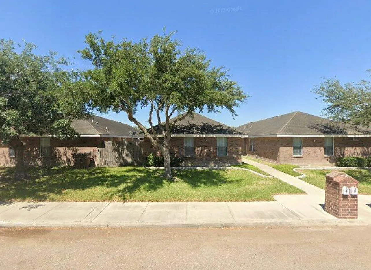 2 bed, $950 — Photo 1