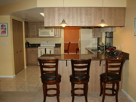 5th image of 941 Woodgate Dr